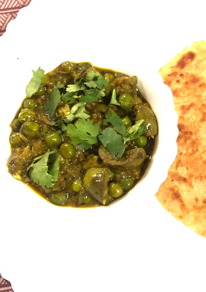 વટાણા રીંગણનુ ગ્રીન શાક (Vatana Ringan Green Shak Recipe In Gujarati) રેસીપી મુખ્ય ફોટો