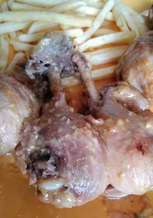 Una foto de Pollo en salsa al ajillo