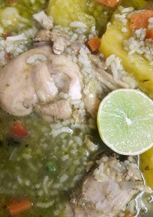Una foto de Aguadito de Pollo🇵🇪