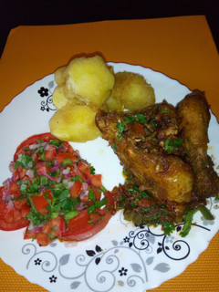 A picture of Wet fried chicken with crunchy roast potatoes.
