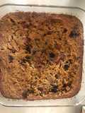Torta de banano, fresa y mora