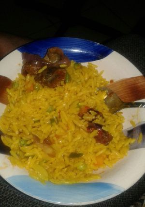 A picture of Fried rice and pepper gizzard.