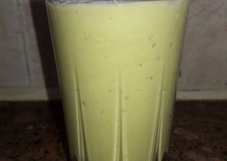 Recipe of Super Quick Homemade Avocado Banana Smoothie #4WeeksChallenge