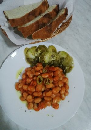 O poză a rețetei Fasole albă boabe de post cu gogonele murate.