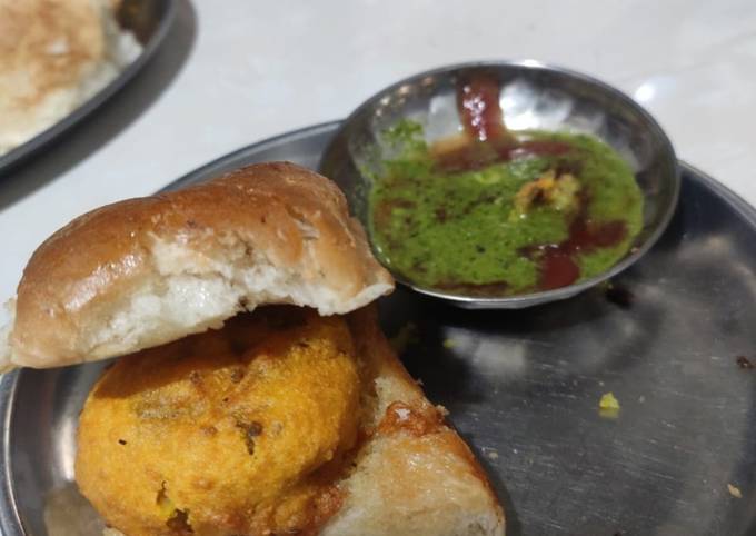 Mumbai special Vada pav Recipe by Risha Shah - Cookpad