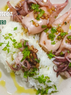 Una foto de Calamares a la plancha con jengibre y cilantro