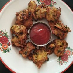 A picture of Kanda bhaji .