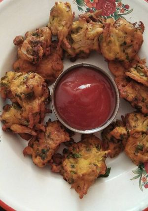 A picture of Kanda bhaji .