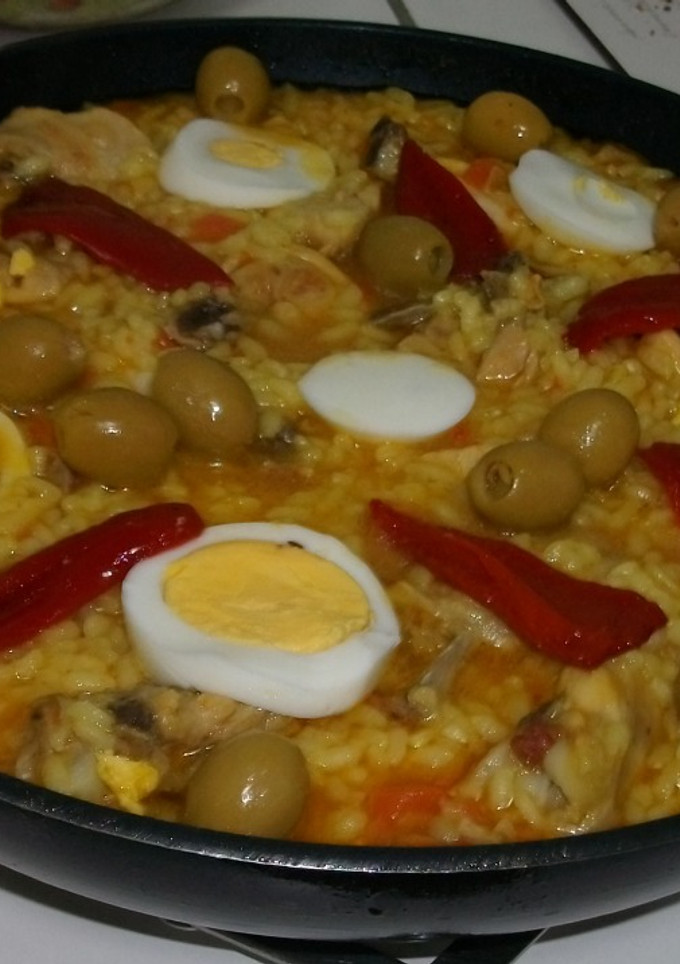 Una foto de Paella de pollo