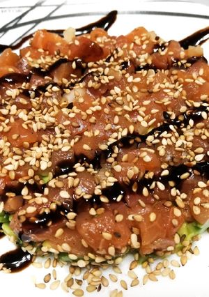 Una foto de Tartar de salmón y aguacate