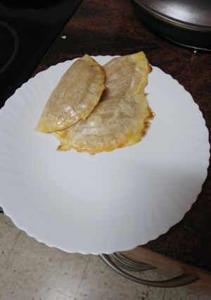 Una foto de Empanadillas de salchichas y huevo duro al horno