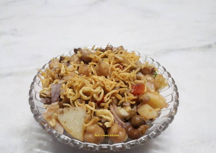 Mixed chana chaat