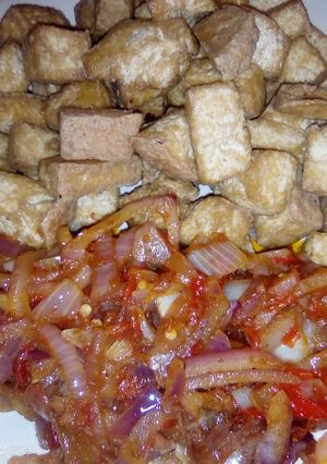 A picture of Awara/Tofu with Onion Sauce.