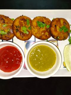 ব্রেড আলু কাটলেট(bread aloo cutlet recipe in Bengali) রেসিপির প্রধান ছবি