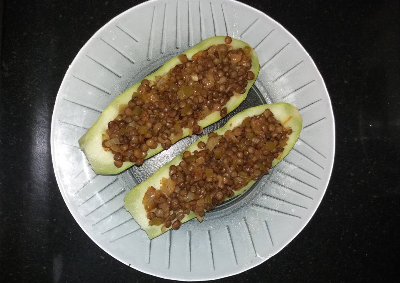 Zucchini relleno de lentejas♡