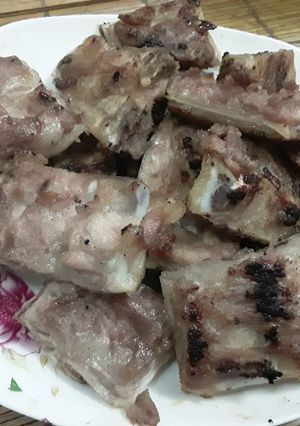 Hình của món Sườn vè nướng sốt virany ngẫu hứng.