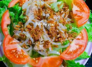 Hình của món Salad cá ngừ ngâm dầu.