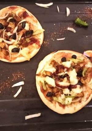 A picture of Pita Pizza.