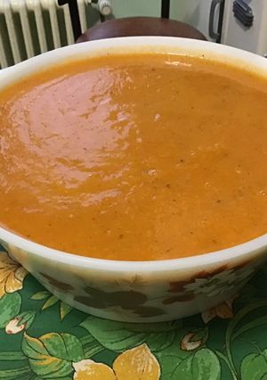 Une photo de Soupe de panais et pommes de terre à la tomate