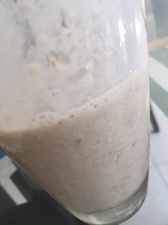 Una foto de Batido cremoso de banana 🍌
