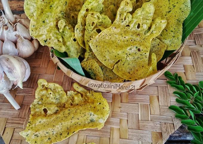 Bagaimana Membuat Peyek Daun Kelor Tepung Ketan Anti Gagal