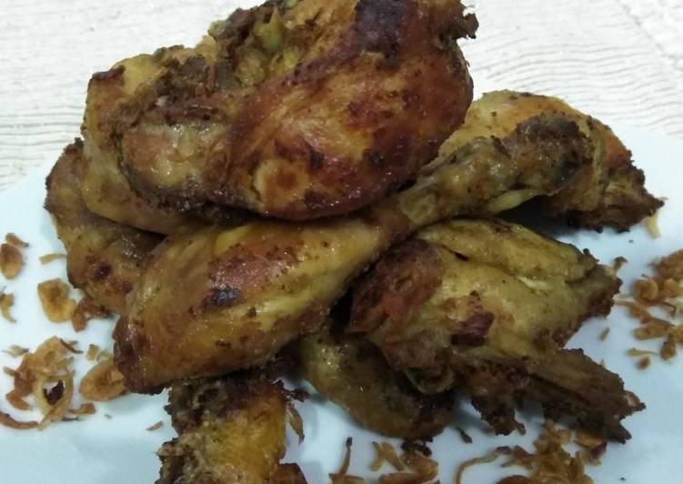 9 Resep: Ayam Goreng Ungkep Santan Anti Gagal!