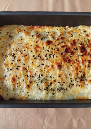 Una foto de Lasaña de acelgas con lonchas de pavo y queso lista para gratinar y comer