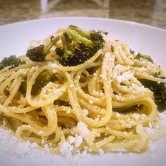 A picture of Garlic lemon and roasted broccoli pasta.
