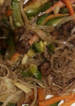 Una foto de Chow Mein Camarones