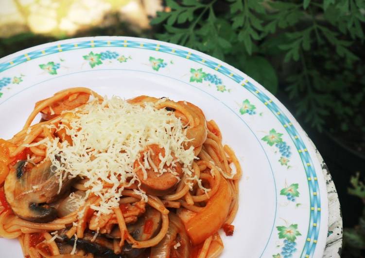Cara Gampang Membuat Spaghetti Neapolitan (Spaghetti Goreng Jepang) yang Sempurna