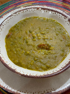 Una foto de Arvejas al curry con chuchoca