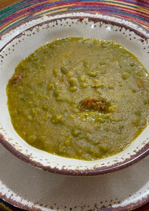 Una foto de Arvejas al curry con chuchoca