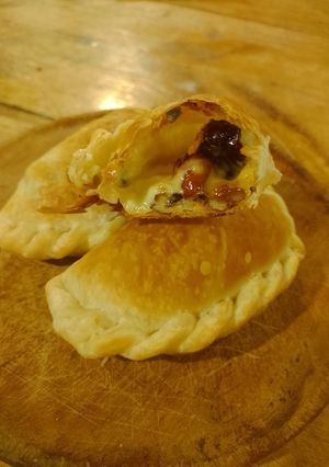Una foto de Empanadas de nuez, Roquefort y ciruela
