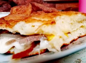 Töltött lángos recept fotója