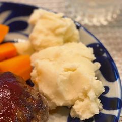 Creamy mashed potatoes - perfect side dish for the steak or any meat dishes🥩 A picture of Creamy mashed potatoes - perfect side dish for the steak or any meat dishes🥩.