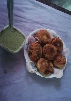 A picture of Aloo chop.