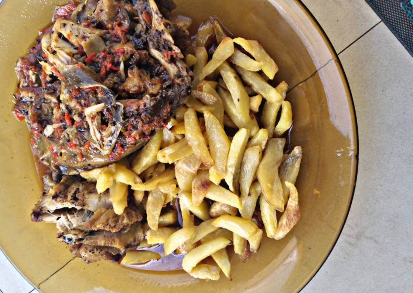 Fried chips with pepper fish