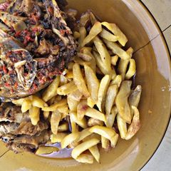 A picture of Fried chips with pepper fish.