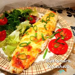 A picture of Sea bream in sour cream garlic sauce.