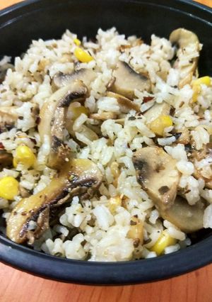 A picture of Italian style mushroom fried rice.