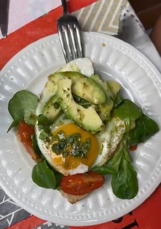 Una foto de Desayuno con energía y mezcla de sabores