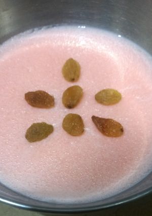 A picture of Diet rose kheer, 🌹🥣🍝.