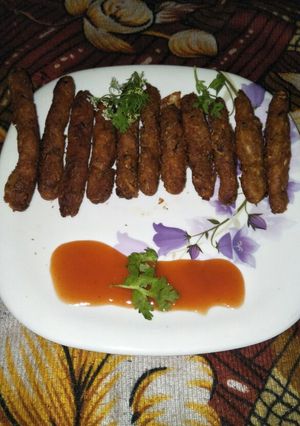 A picture of Bread crumbs ke fingers rolls.