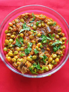 A picture of Fresh Tuver And Brinjal Subji.