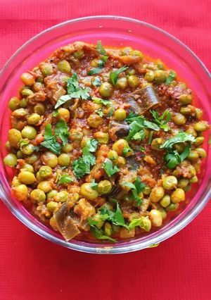 A picture of Fresh Tuver And Brinjal Subji.