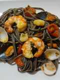 Espaguetis negros con marisco