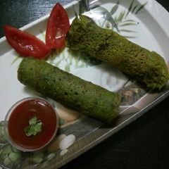 A picture of Spinach bathu chila.