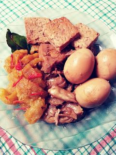 Foto resep Gudeg Nangka ft. Telur & Tempe Bacem plus Sambal Krecek