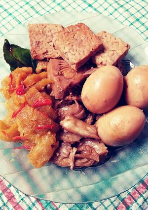 Foto resep Gudeg Nangka ft. Telur & Tempe Bacem plus Sambal Krecek