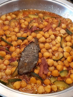 Una foto de Garbanzos con Calabacín